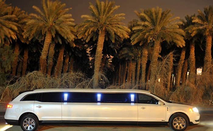 Luxurious Limousine 24 Luxurious Limousine 24-hours service